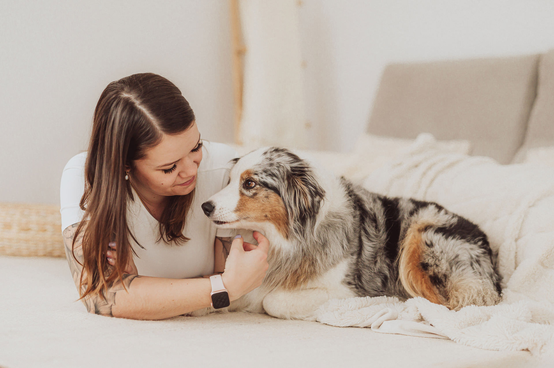 Personal Branding mit Hund: Hundeernährungsberaterin Lisa von Ostseenapf bei einem Business-Shooting