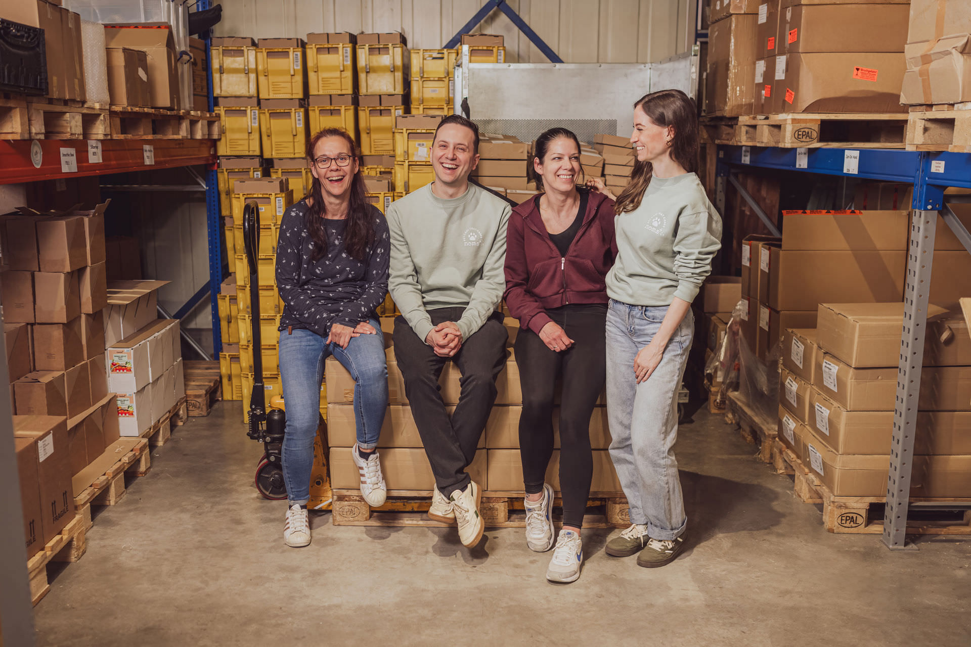 noms+ Brandshooting Hannover Sunna Lukas Hund Küche Produktfotografie vegan